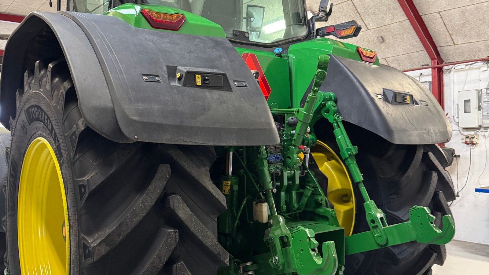 Traktor van het type John Deere 8R340 MED 4 NYE DÆK!, Gebrauchtmaschine in Nørager (Foto 3)