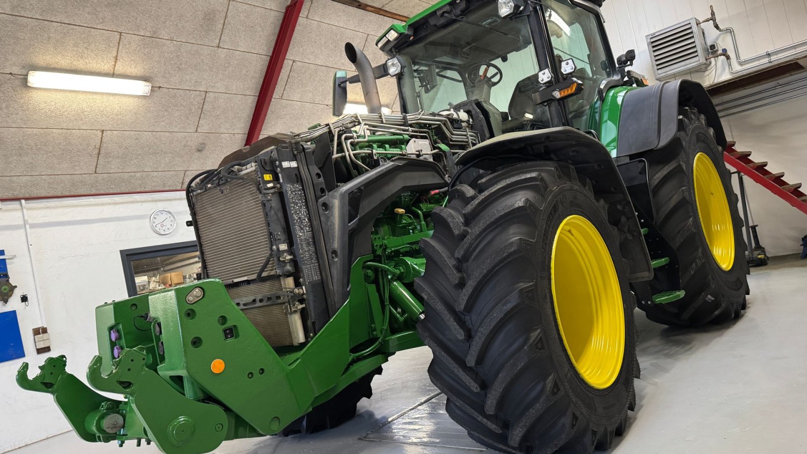 Traktor van het type John Deere 8R340 MED 4 NYE DÆK!, Gebrauchtmaschine in Nørager (Foto 2)