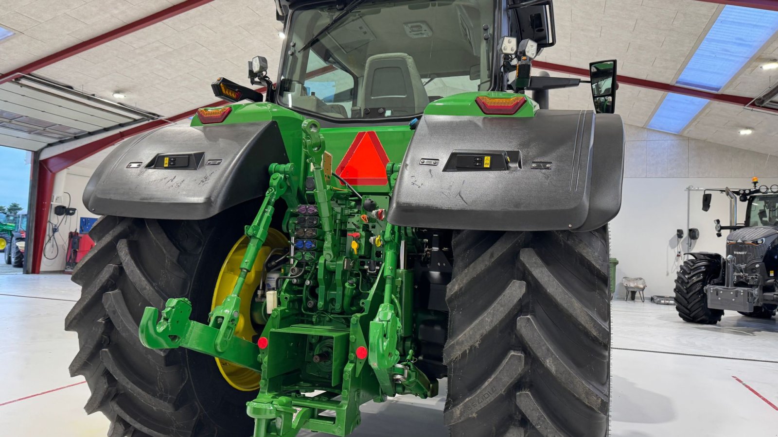 Traktor типа John Deere 8R340 MED 4 NYE DÆK!, Gebrauchtmaschine в Nørager (Фотография 13)