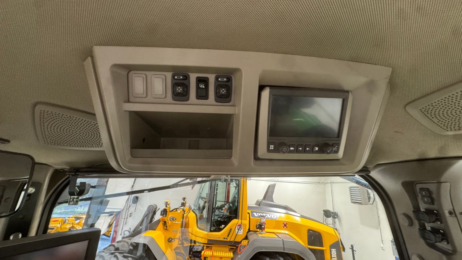 Traktor типа John Deere 8R340 MED 4 NYE DÆK!, Gebrauchtmaschine в Nørager (Фотография 22)