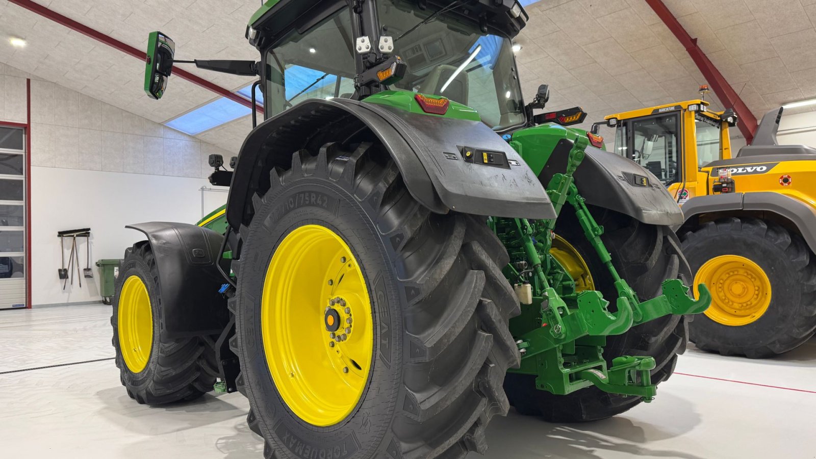 Traktor типа John Deere 8R340 MED 4 NYE DÆK!, Gebrauchtmaschine в Nørager (Фотография 8)