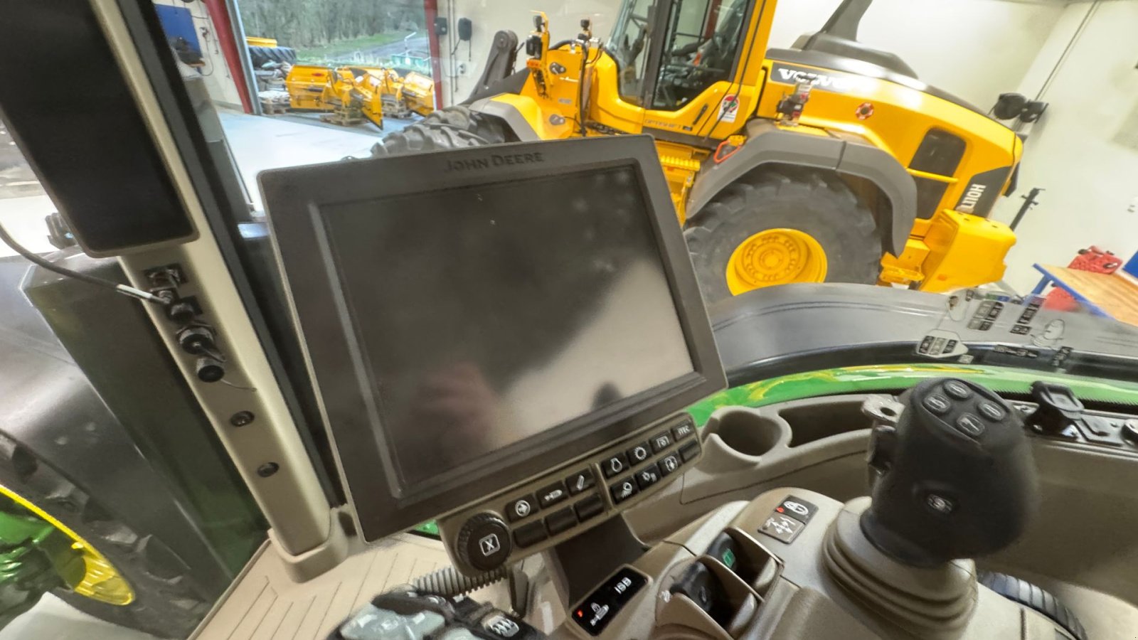 Traktor типа John Deere 8R340 MED 4 NYE DÆK!, Gebrauchtmaschine в Nørager (Фотография 20)