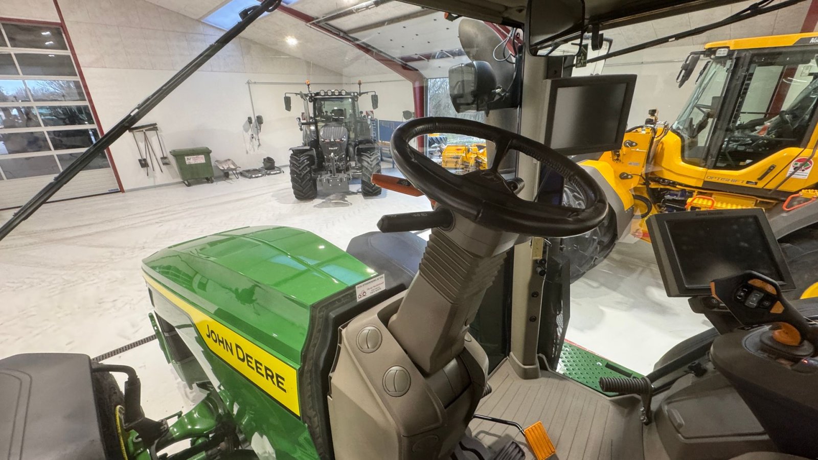 Traktor типа John Deere 8R340 MED 4 NYE DÆK!, Gebrauchtmaschine в Nørager (Фотография 23)