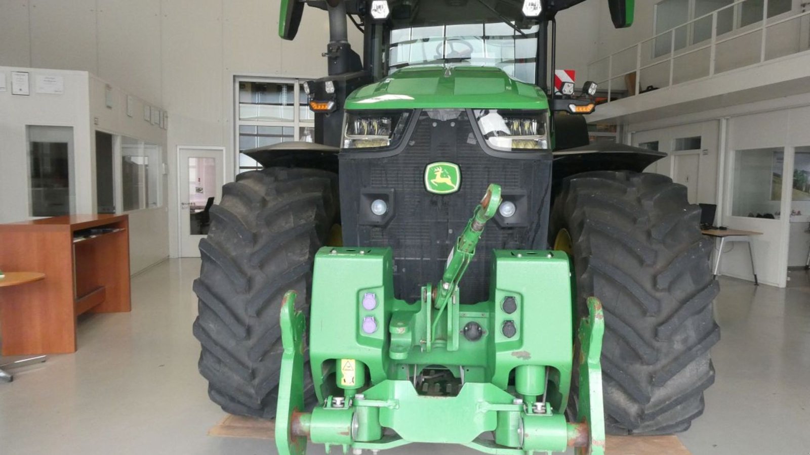 Traktor des Typs John Deere 8R370 Premium Edition. 900/60R42 Dæk og hjulvægte . ., Gebrauchtmaschine in Kolding (Bild 5)