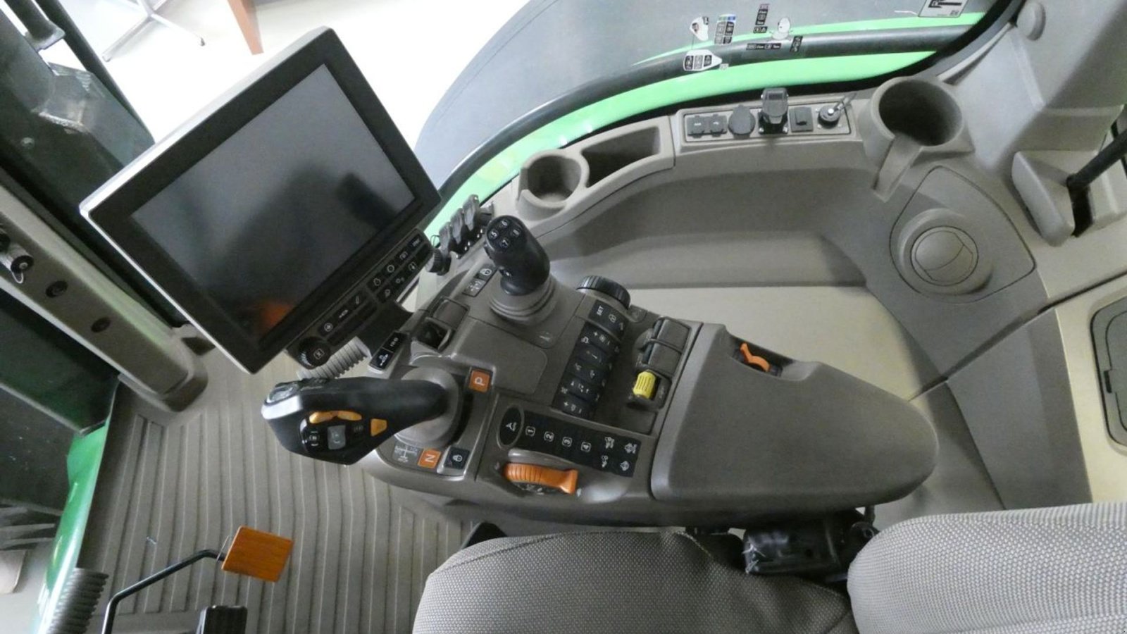 Traktor des Typs John Deere 8R370 Premium Edition. 900/60R42 Dæk og hjulvægte . ., Gebrauchtmaschine in Kolding (Bild 15)