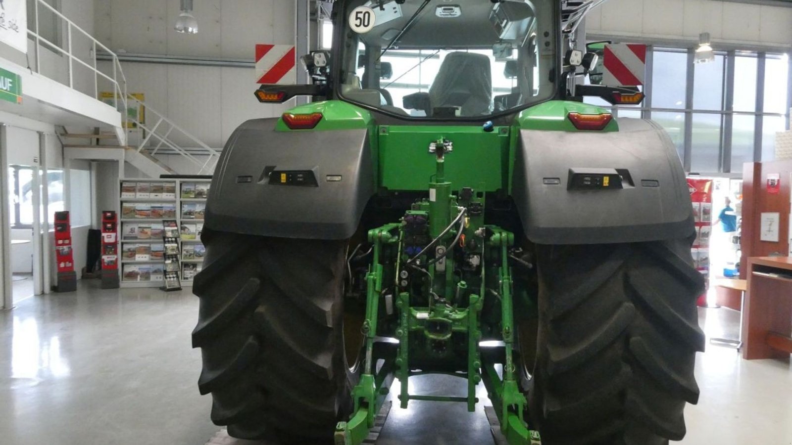 Traktor des Typs John Deere 8R370 Premium Edition. 900/60R42 Dæk og hjulvægte . ., Gebrauchtmaschine in Kolding (Bild 7)