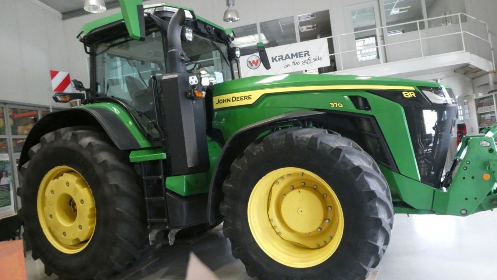 Traktor des Typs John Deere 8R370 Premium Edition. 900/60R42 Dæk og hjulvægte . ., Gebrauchtmaschine in Kolding (Bild 1)