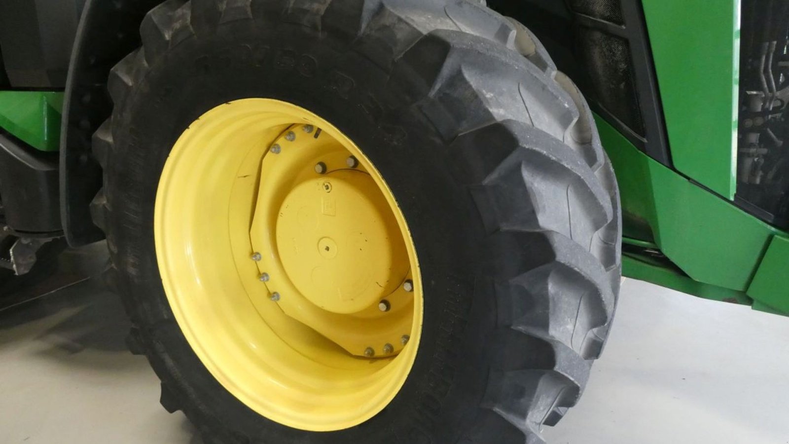 Traktor des Typs John Deere 8R370 Premium Edition. 900/60R42 Dæk og hjulvægte . ., Gebrauchtmaschine in Kolding (Bild 12)