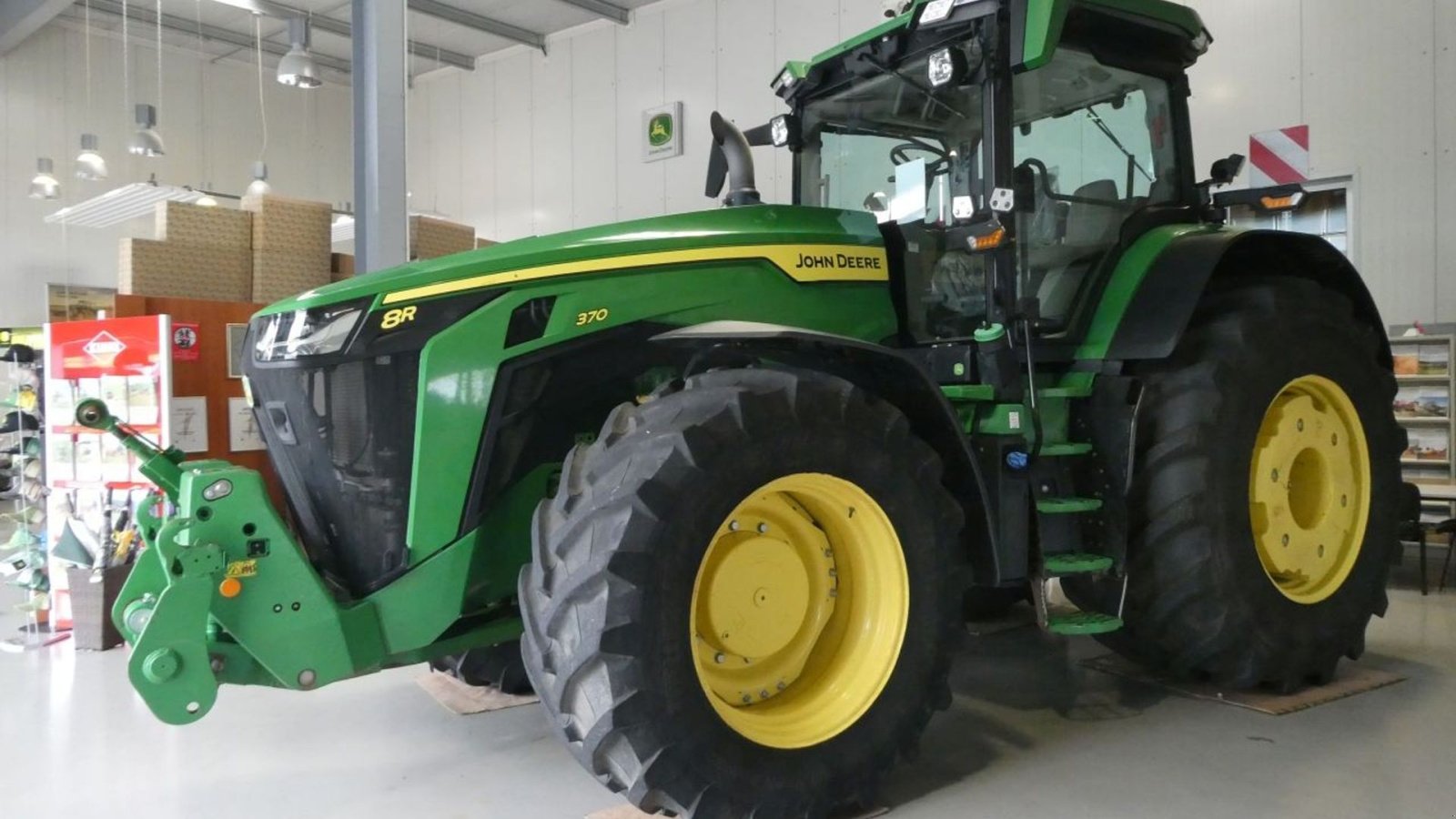 Traktor des Typs John Deere 8R370 Premium Edition. 900/60R42 Dæk og hjulvægte . ., Gebrauchtmaschine in Kolding (Bild 4)