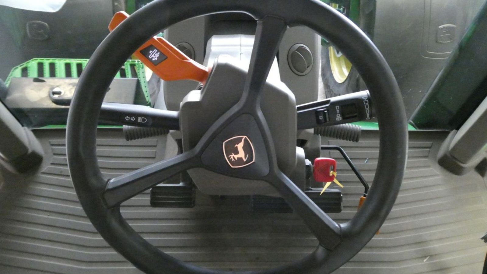 Traktor des Typs John Deere 8R370 Premium Edition. 900/60R42 Dæk og hjulvægte . ., Gebrauchtmaschine in Kolding (Bild 16)