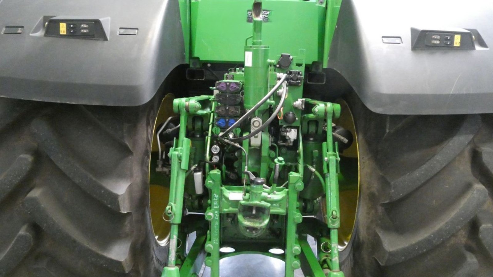 Traktor des Typs John Deere 8R370 Premium Edition. 900/60R42 Dæk og hjulvægte . ., Gebrauchtmaschine in Kolding (Bild 8)