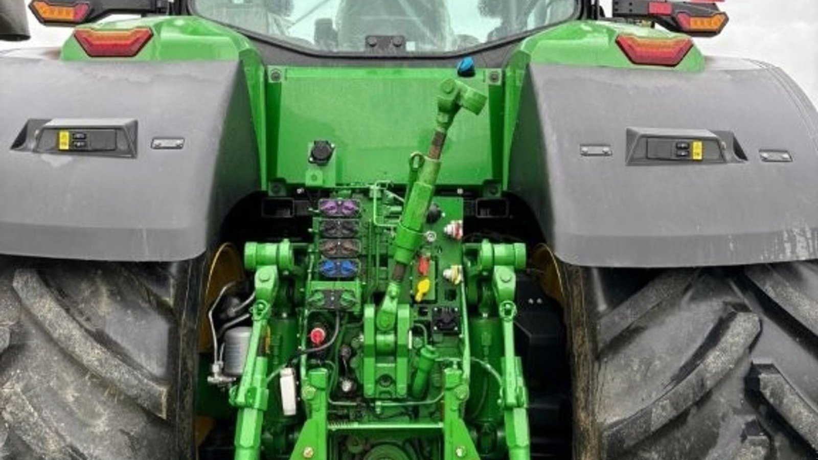 Traktor del tipo John Deere 8R410 e-AutoPower. Kun 700 timer., Gebrauchtmaschine en Kolding (Imagen 1)