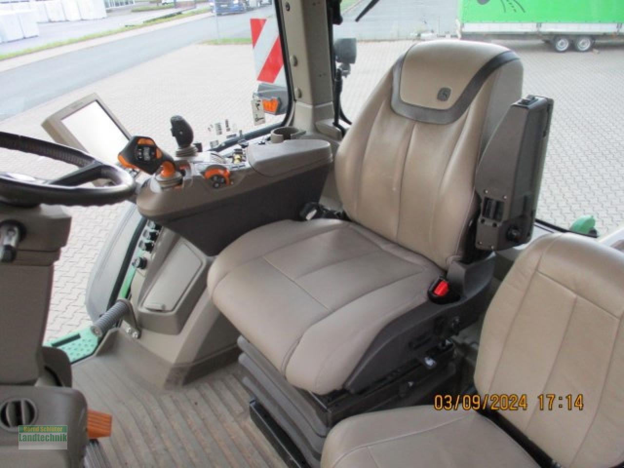 Traktor типа John Deere 8R410 EIVT, Gebrauchtmaschine в Büren (Фотография 6)