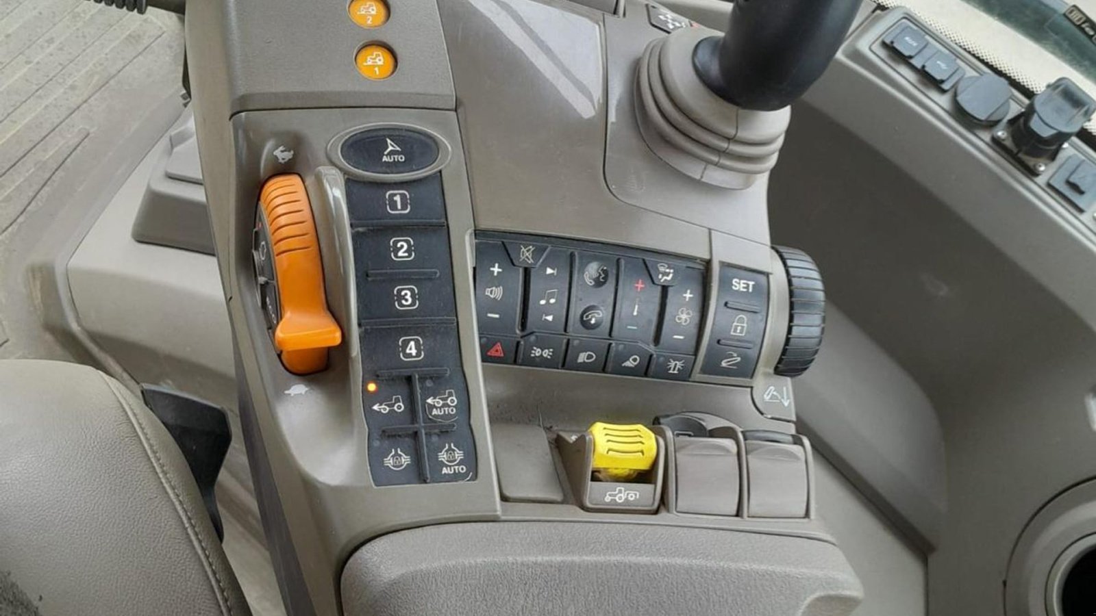 Traktor des Typs John Deere 8RX410 Kommer på HELT NYE BÆLTER!!!, Gebrauchtmaschine in Kolding (Bild 11)