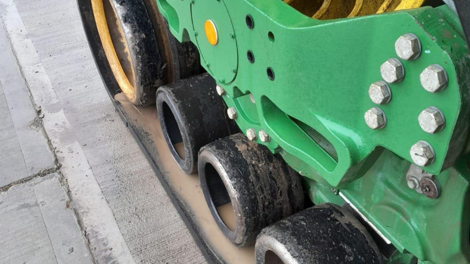 Traktor des Typs John Deere 8RX410 Kommer på HELT NYE BÆLTER!!!, Gebrauchtmaschine in Kolding (Bild 9)