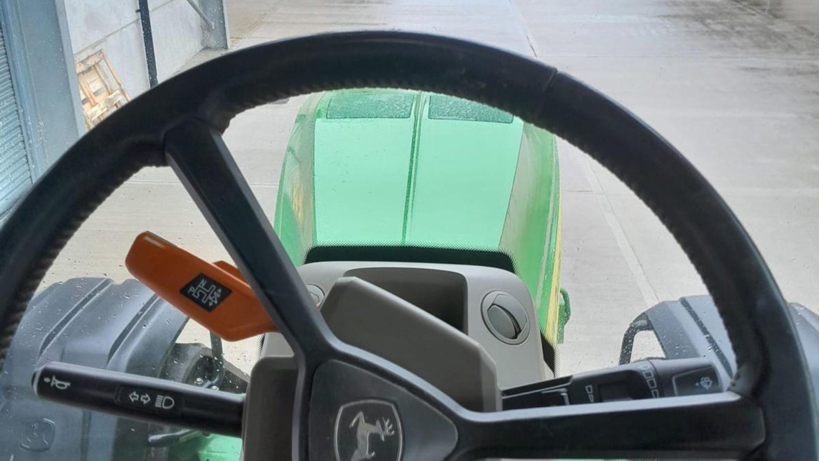 Traktor des Typs John Deere 8RX410 Kommer på HELT NYE BÆLTER!!!, Gebrauchtmaschine in Kolding (Bild 12)