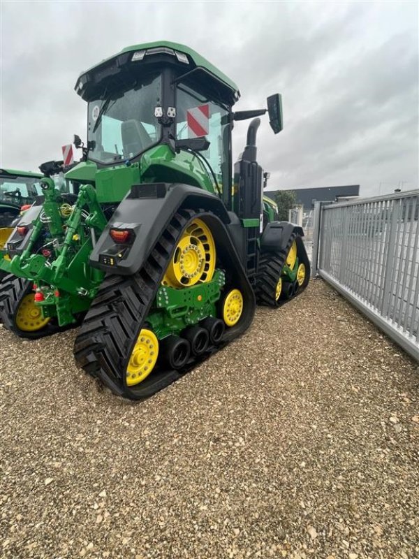 Traktor des Typs John Deere 8RX410 Kun 10 timer!!! Ring til Ulrik for mere info på 40255544. Jeg snakker Jysk, tysk og engelsk., Gebrauchtmaschine in Kolding (Bild 4)