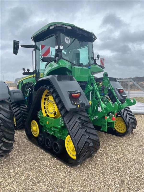 Traktor типа John Deere 8RX410 Kun 10 timer!!! Ring til Ulrik for mere info på 40255544. Jeg snakker Jysk, tysk og engelsk., Gebrauchtmaschine в Kolding (Фотография 2)