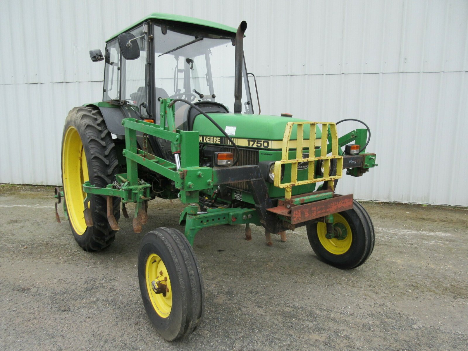 Traktor типа John Deere JOHN DEERE 1750 LEGUMIER, Gebrauchtmaschine в PLOUIGNEAU (Фотография 9)