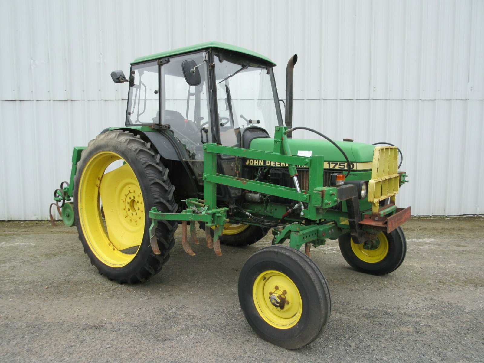 Traktor типа John Deere JOHN DEERE 1750 LEGUMIER, Gebrauchtmaschine в PLOUIGNEAU (Фотография 5)