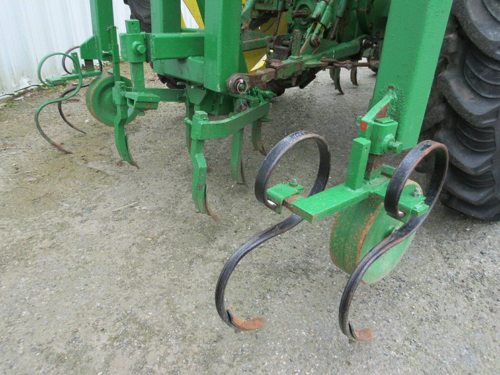 Traktor типа John Deere JOHN DEERE 1750 LEGUMIER, Gebrauchtmaschine в PLOUIGNEAU (Фотография 8)