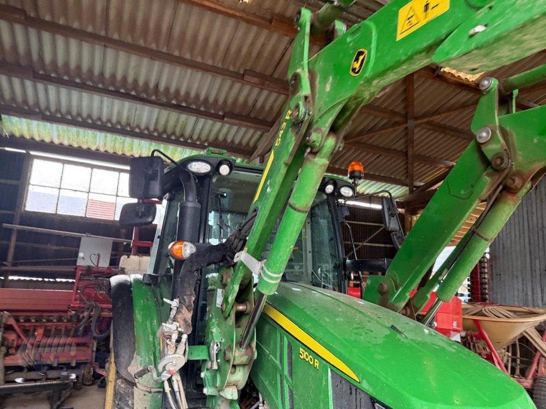 Traktor des Typs John Deere John Deere 5100R , Spur 1,6m, GPS Frontlader Allrad, Gebrauchtmaschine in Schutterzell (Bild 16)