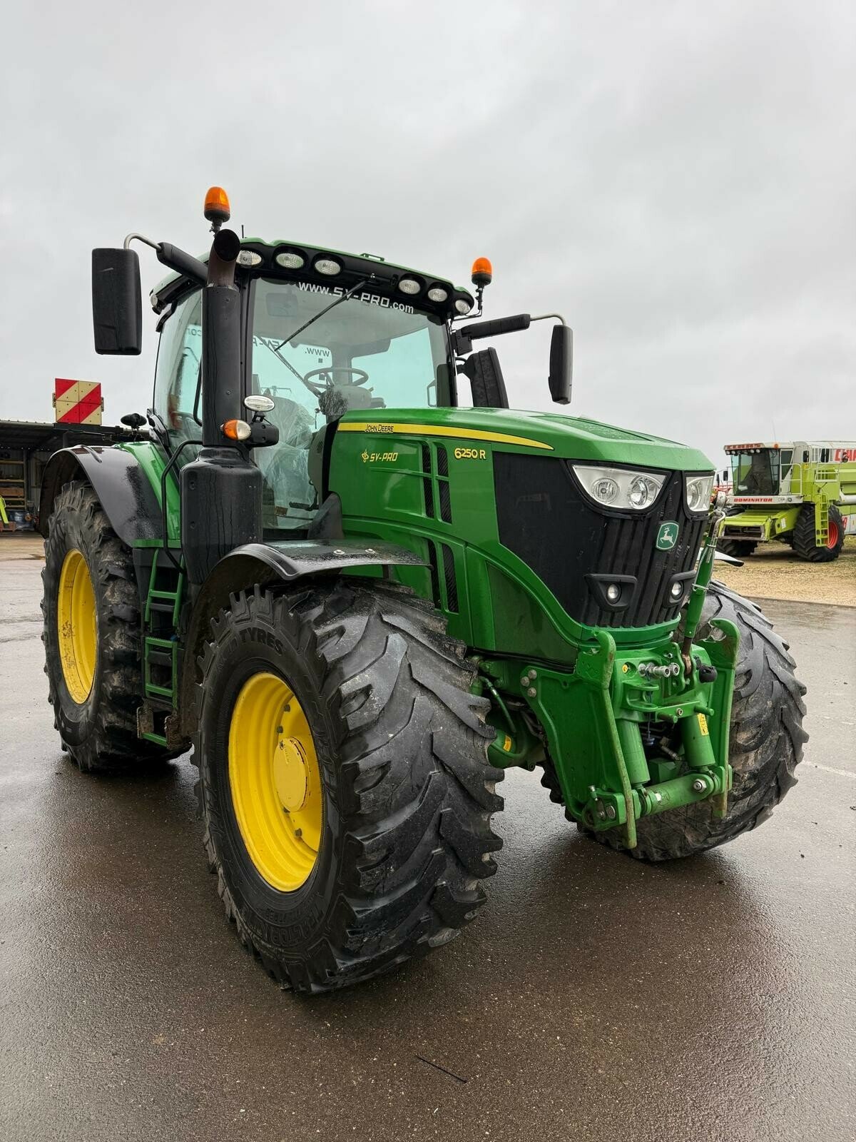 Traktor типа John Deere JOHN DERRE 6250 R AUTOPOWER, Gebrauchtmaschine в LAIGNES (Фотография 3)