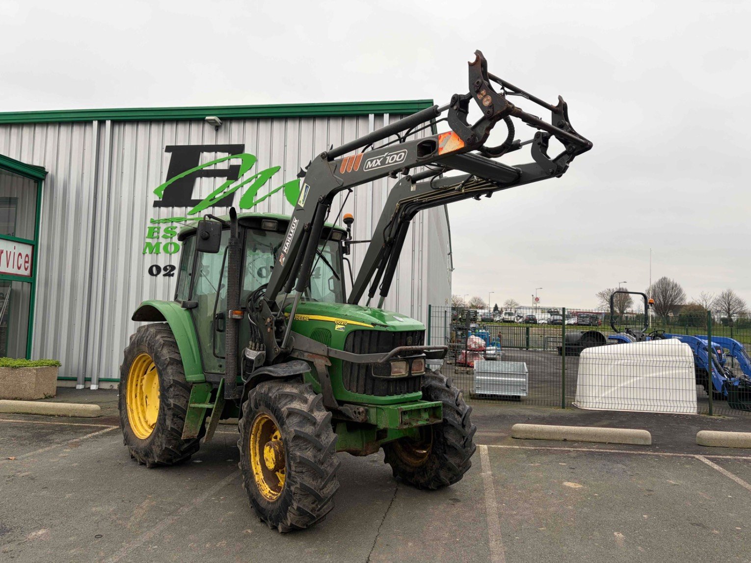 Traktor типа John Deere Tracteur agricole 6020 SE John Deere, Gebrauchtmaschine в SAINT CLAIR SUR ELLE (Фотография 2)