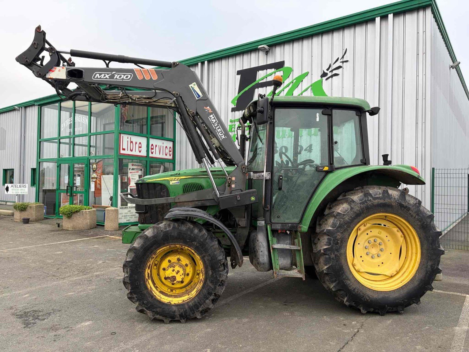 Traktor типа John Deere Tracteur agricole 6020 SE John Deere, Gebrauchtmaschine в SAINT CLAIR SUR ELLE (Фотография 3)