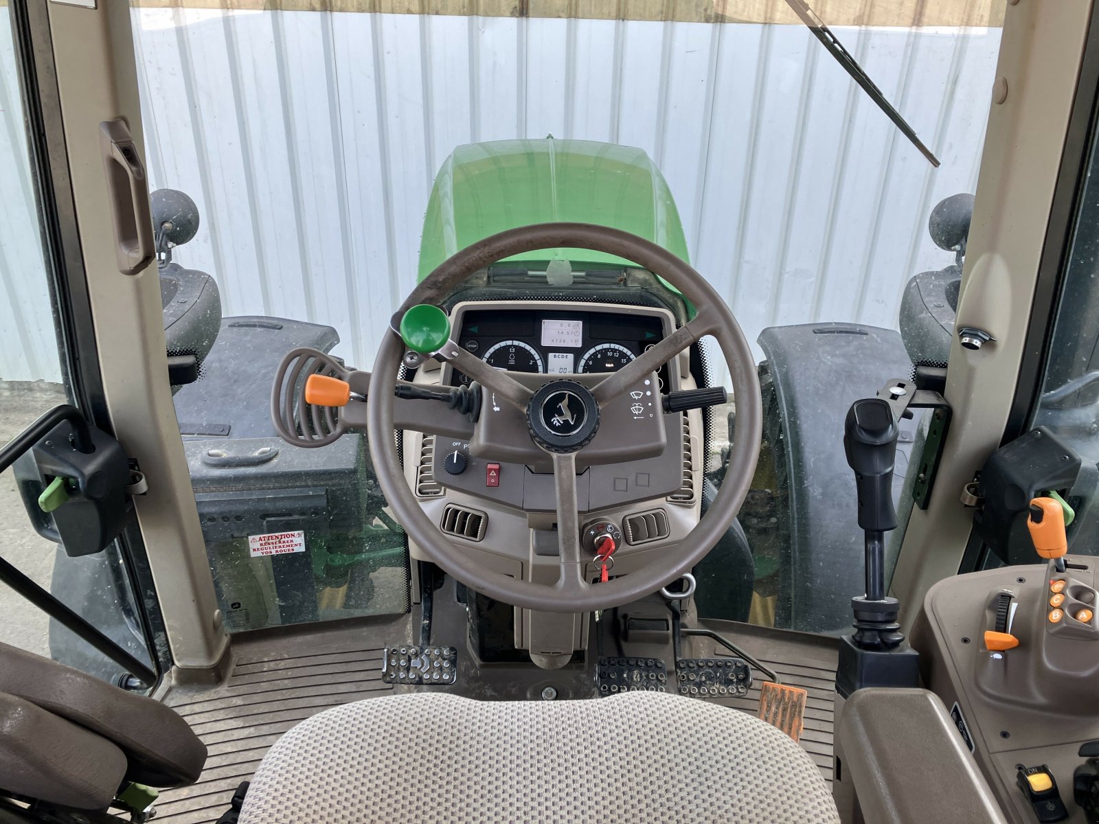 Traktor des Typs John Deere TRACTEUR JOHN DEERE 6175 M, Gebrauchtmaschine in VAROIS & CHAIGNOT (Bild 10)