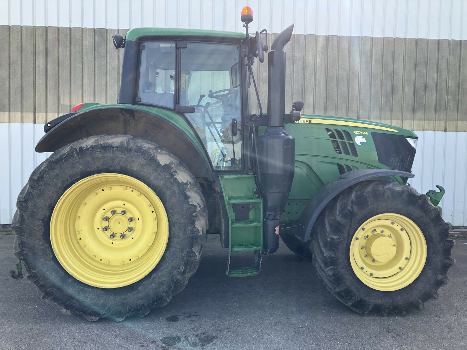 Traktor des Typs John Deere TRACTEUR JOHN DEERE 6175 M, Gebrauchtmaschine in VAROIS & CHAIGNOT (Bild 3)