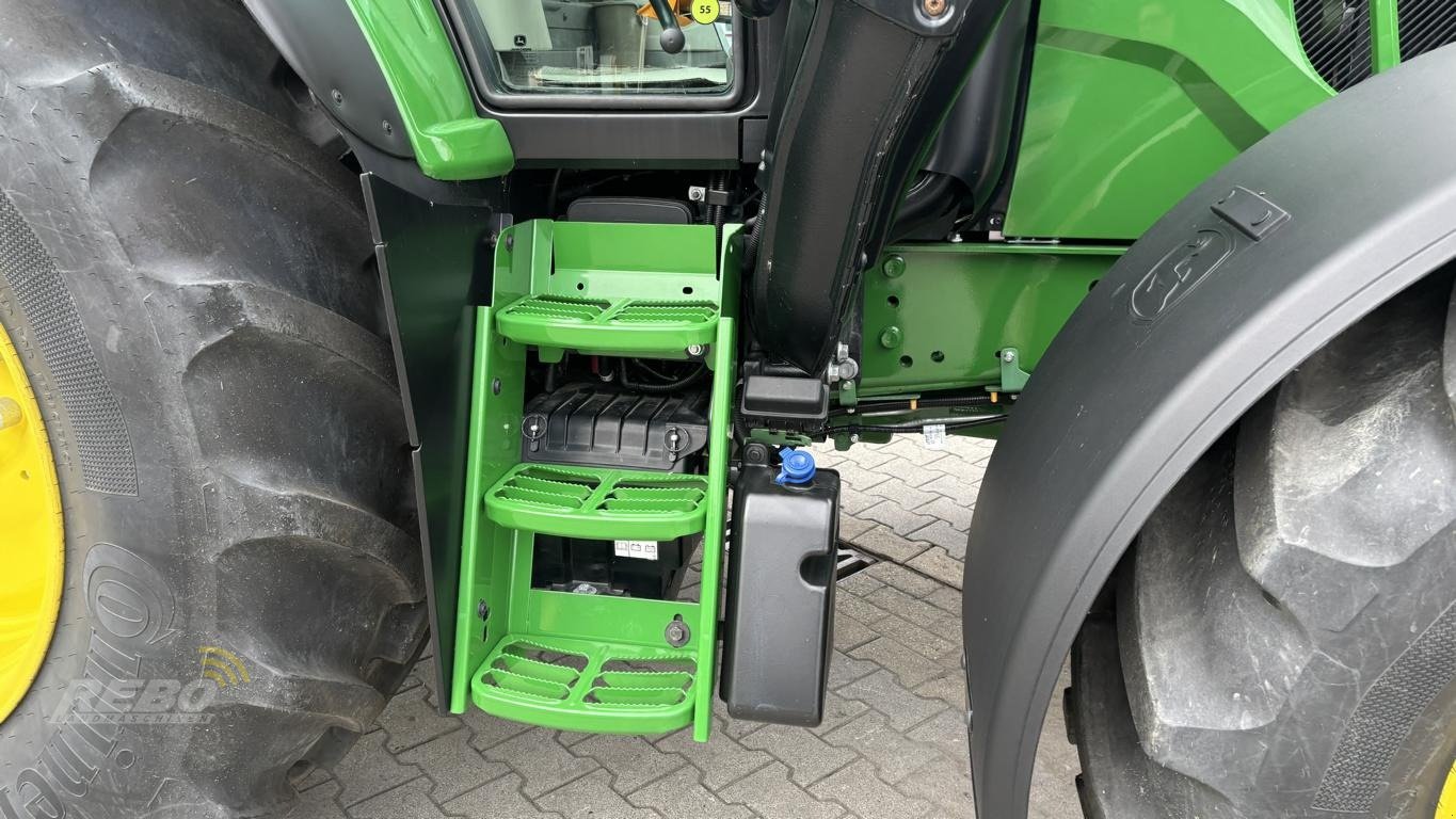 Traktor of the type John Deere TRAKTOR 6120M MIT KABINE, Neumaschine in Nordenham (Picture 11)