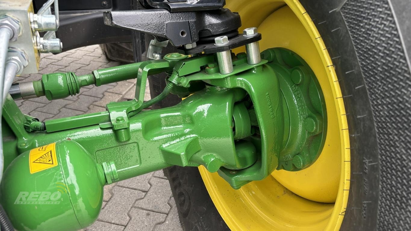 Traktor of the type John Deere TRAKTOR 6120M MIT KABINE, Neumaschine in Nordenham (Picture 15)