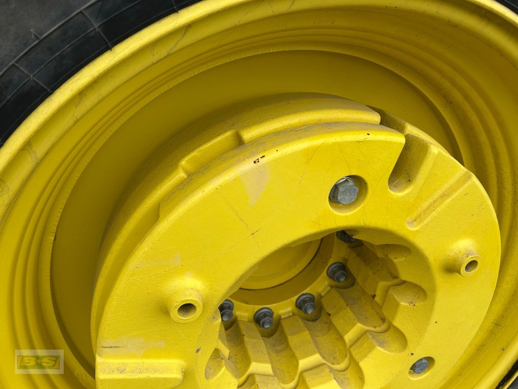 Traktor des Typs John Deere TRAKTOR 6215R, Neumaschine in Grabow (Bild 11)