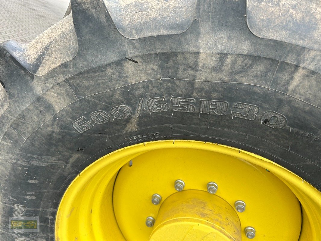 Traktor des Typs John Deere TRAKTOR 6215R, Neumaschine in Grabow (Bild 12)