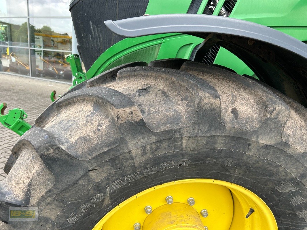 Traktor des Typs John Deere TRAKTOR 6215R, Neumaschine in Grabow (Bild 13)