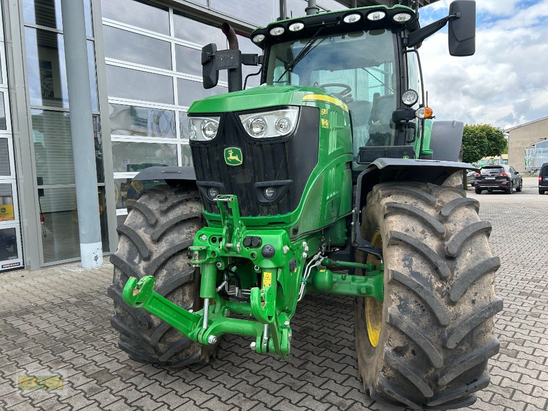 Traktor des Typs John Deere TRAKTOR 6215R, Neumaschine in Grabow (Bild 7)
