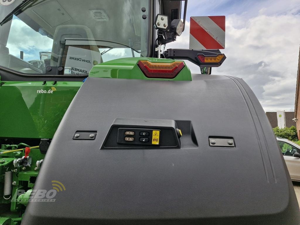Traktor des Typs John Deere TRAKTOR 7R330, Neumaschine in Visbek/Rechterfeld (Bild 25)