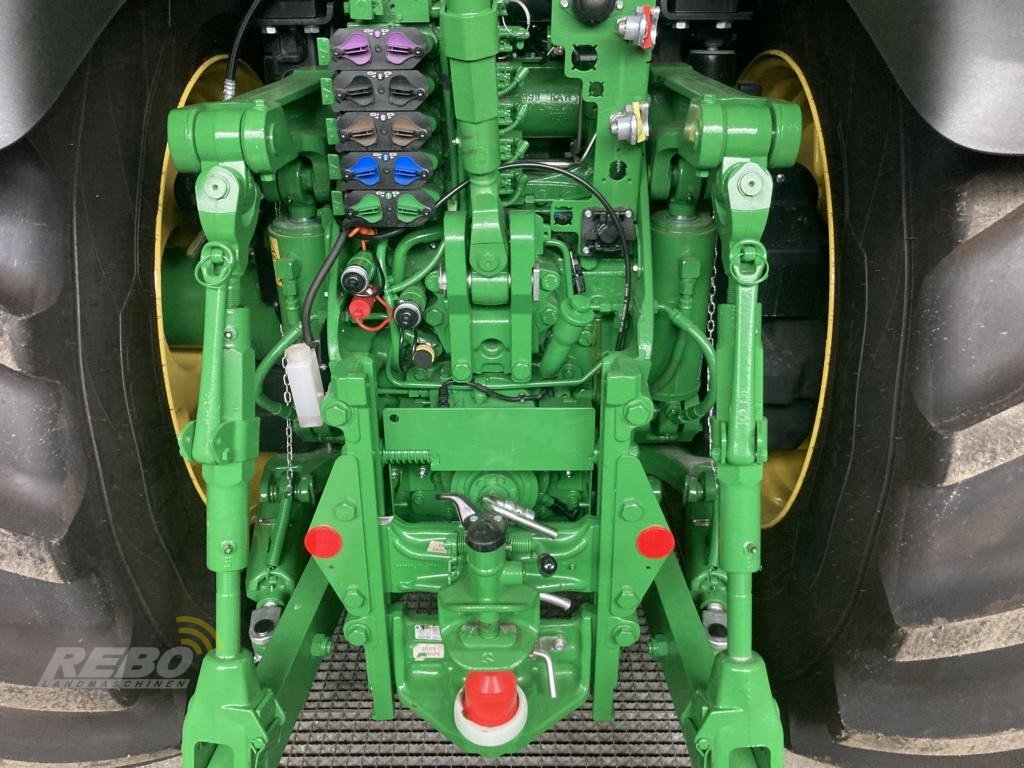 Traktor des Typs John Deere TRAKTOR 8R370, Neumaschine in Lütjenburg (Bild 9)