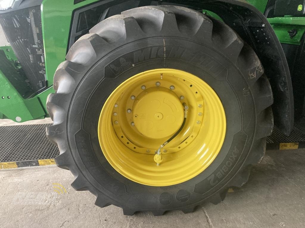 Traktor des Typs John Deere TRAKTOR 8R370, Neumaschine in Lütjenburg (Bild 12)