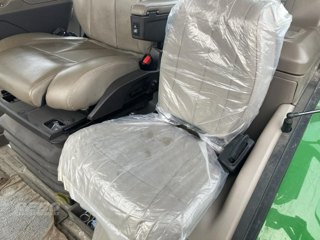 Traktor des Typs John Deere TRAKTOR 8R410, Neumaschine in Visbek/Rechterfeld (Bild 12)