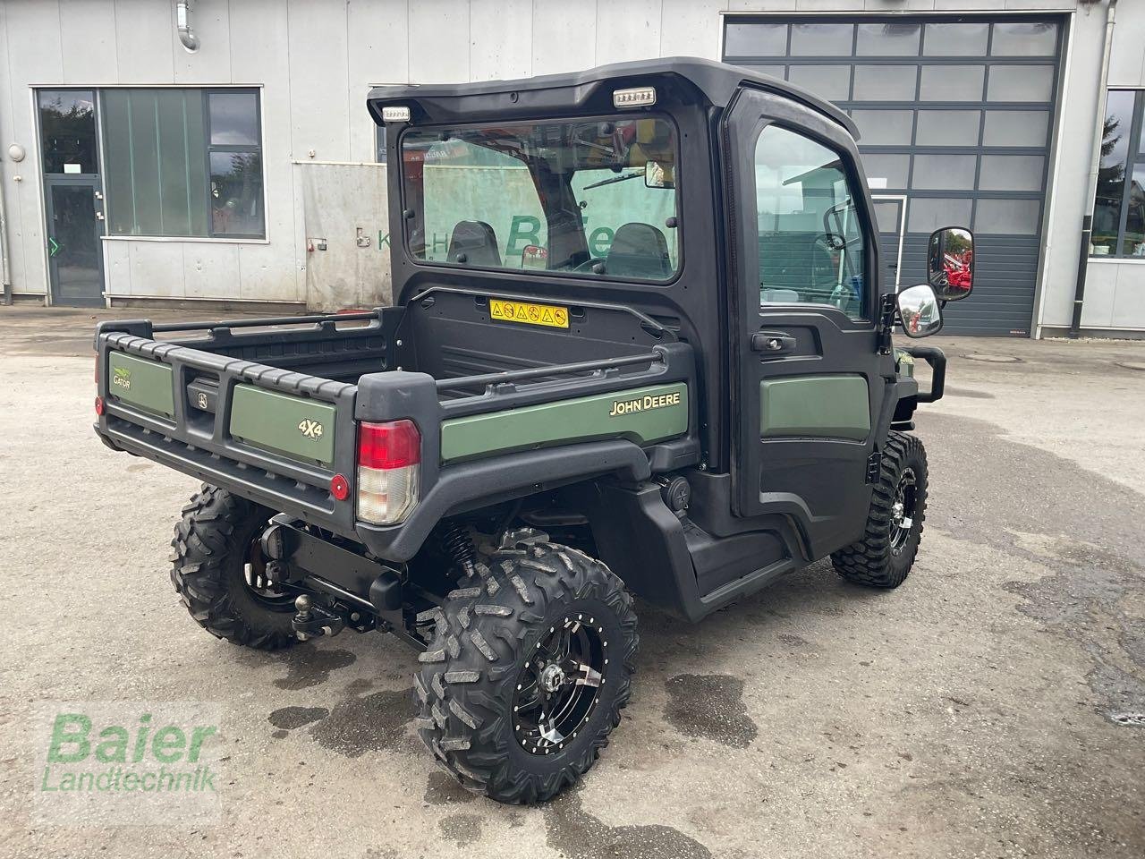 Traktor typu John Deere XUV 865 M mit Klimaanlage, Gebrauchtmaschine v OBERNDORF-HOCHMOESSINGEN (Obrázek 3)