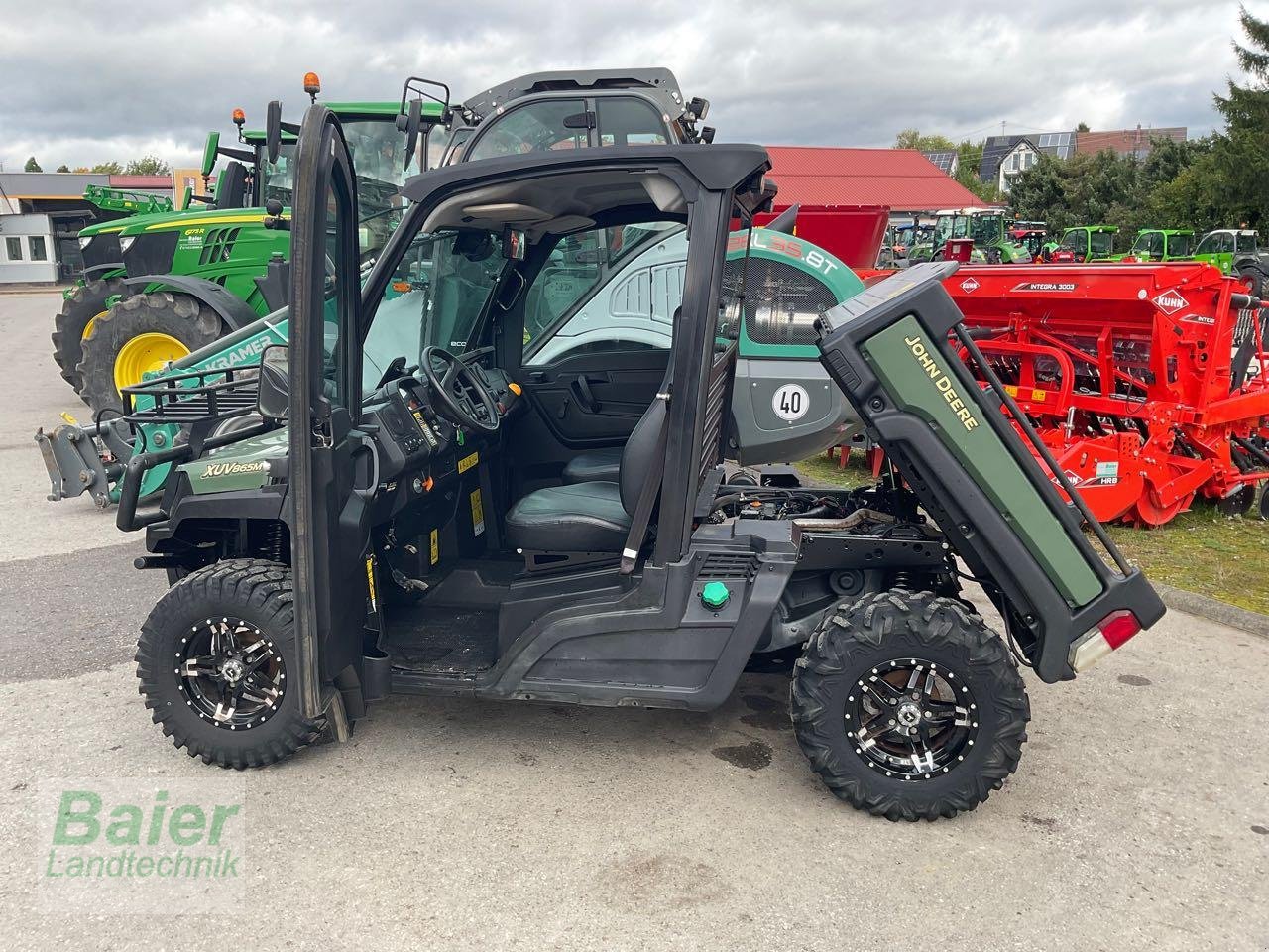 Traktor typu John Deere XUV 865 M mit Klimaanlage, Gebrauchtmaschine v OBERNDORF-HOCHMOESSINGEN (Obrázek 5)