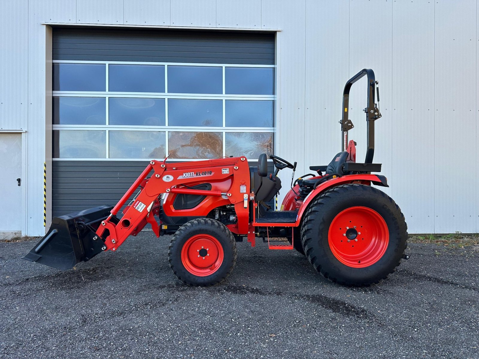 Traktor van het type Kioti CK 4030 H, Neumaschine in Klempau (Foto 2)