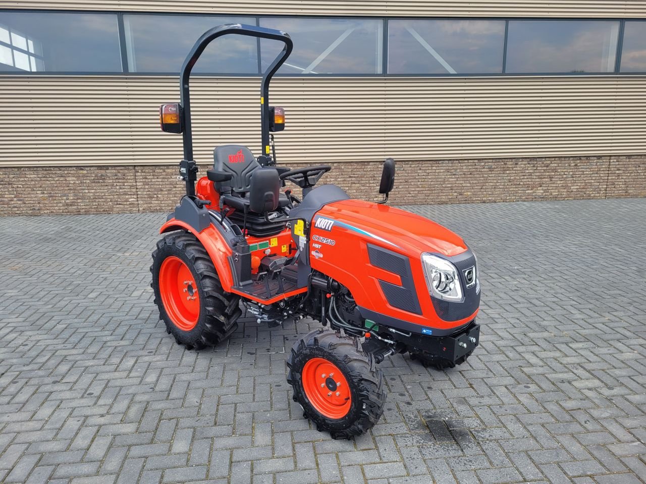 Traktor of the type Kioti CX-2510 HST, Neumaschine in Houten (Picture 10)