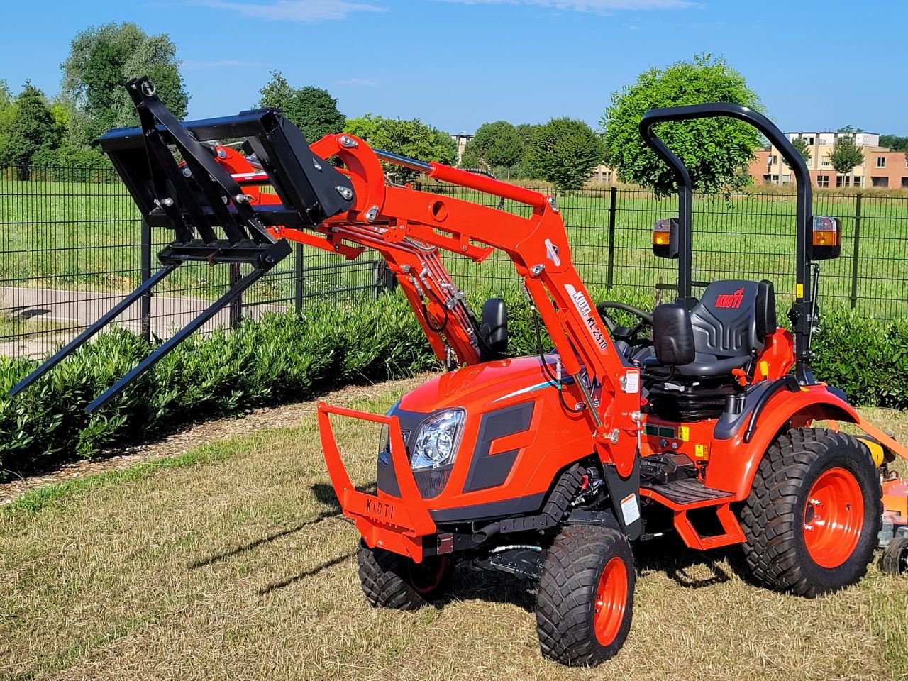 Traktor of the type Kioti CX-2510 HST, Neumaschine in Houten (Picture 11)