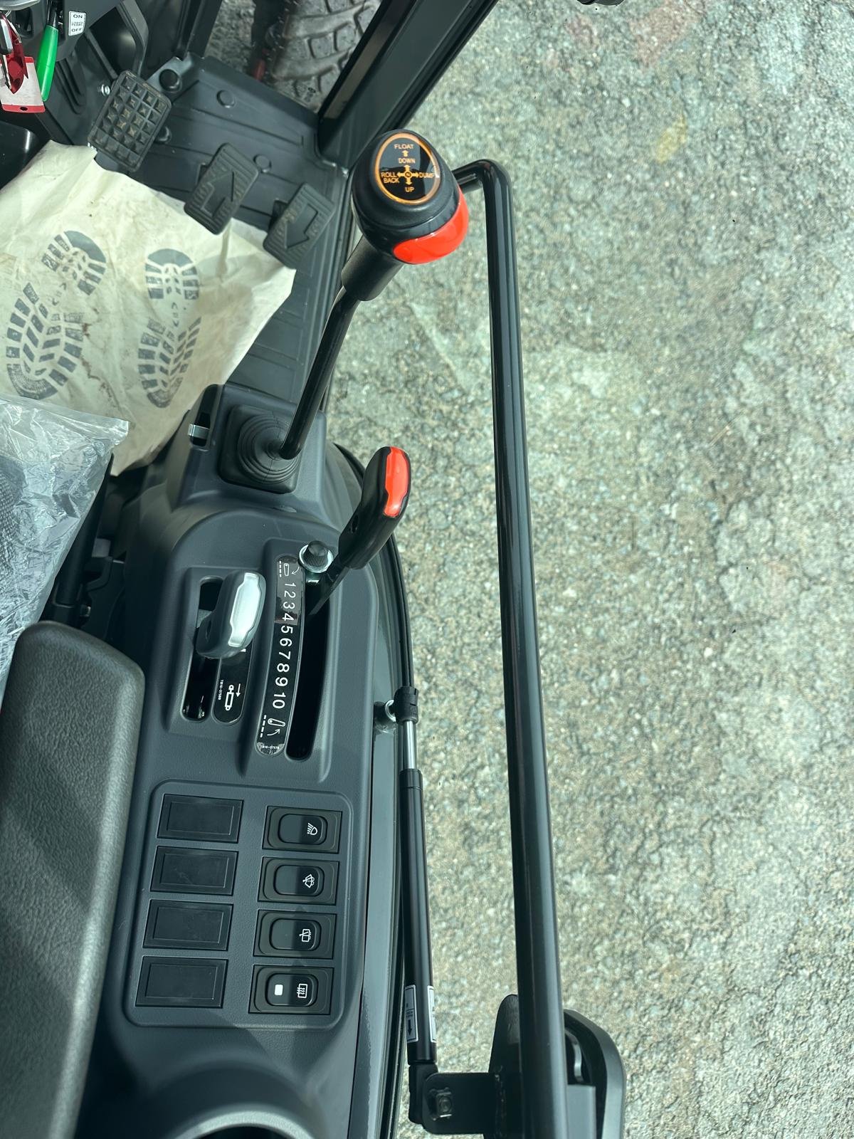 Traktor des Typs Kioti CX2510CH, Neumaschine in Klempau (Bild 12)