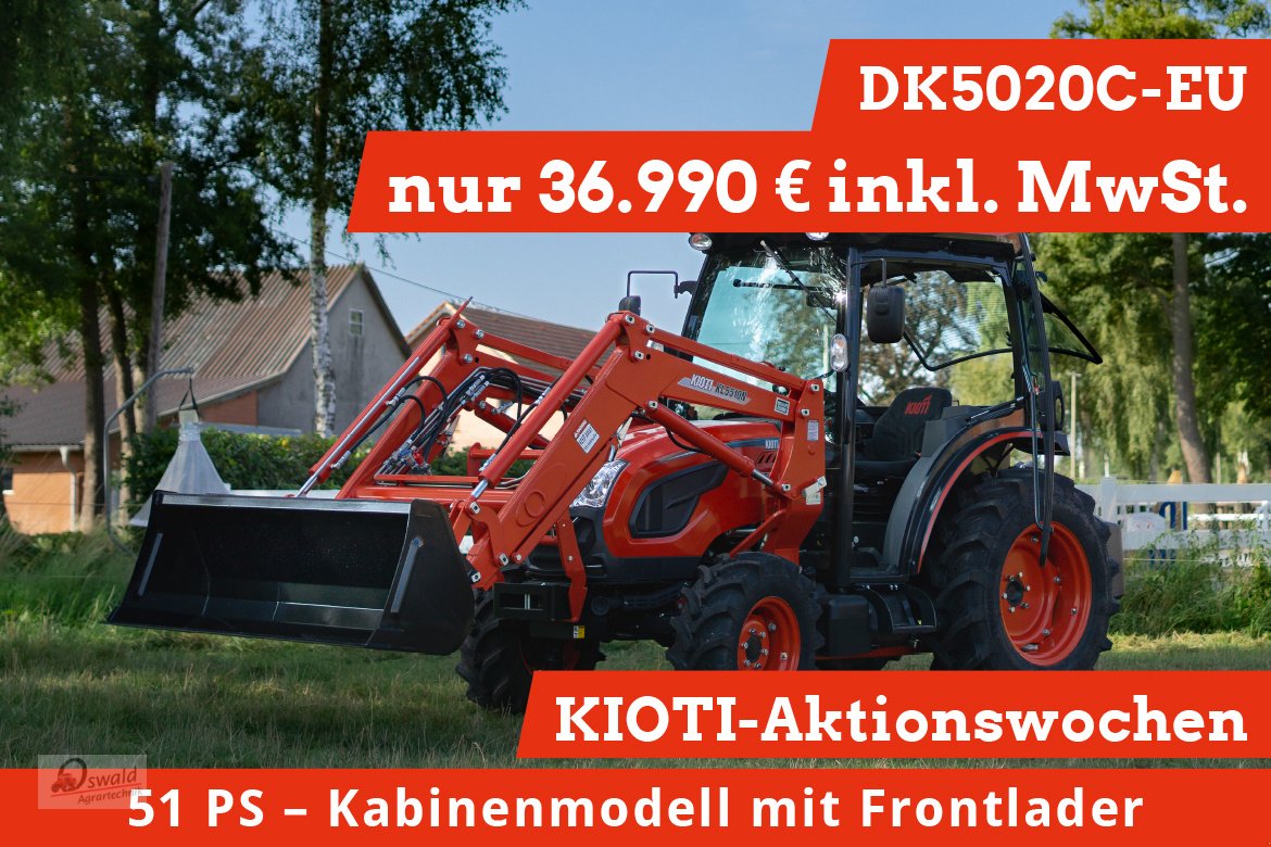 Traktor des Typs Kioti DK 5020 C, Neumaschine in Regen (Bild 1)
