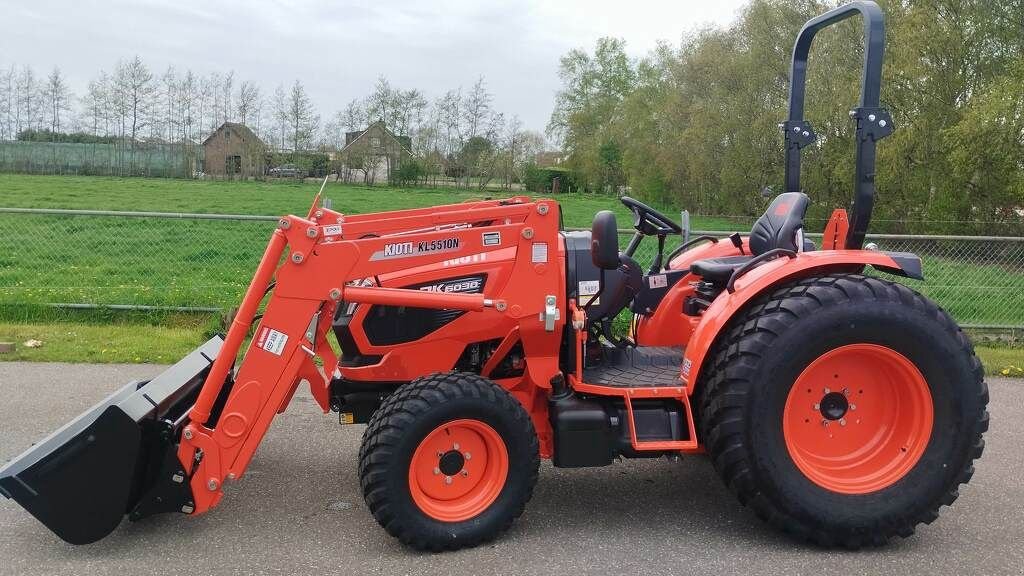 Traktor van het type Kioti DK6030 HST, Neumaschine in Mijdrecht (Foto 3)