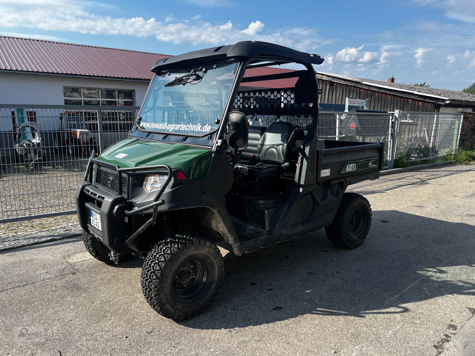Traktor des Typs Kioti K9 Vorführmaschine, Gebrauchtmaschine in Regen (Bild 1)
